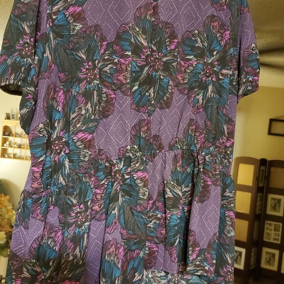 Lane Bryant Woman's Printed Purple/Mauve Short Puff Sleeve Lace Up Blouse - Picture 7 of 8